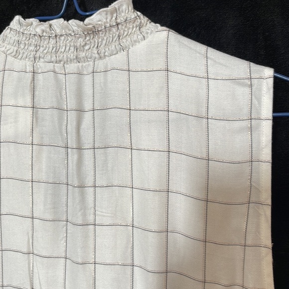 🌺A sleeveless shirt - Picture 4 of 6